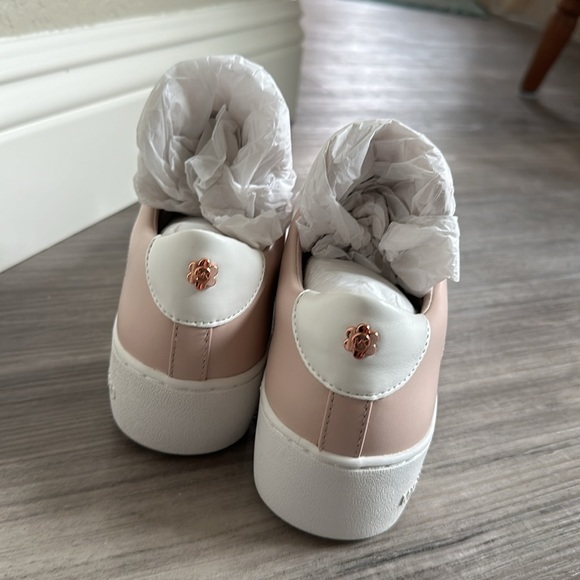 COPY - Michael Kors Pink Mindy lace up - Picture 4 of 5